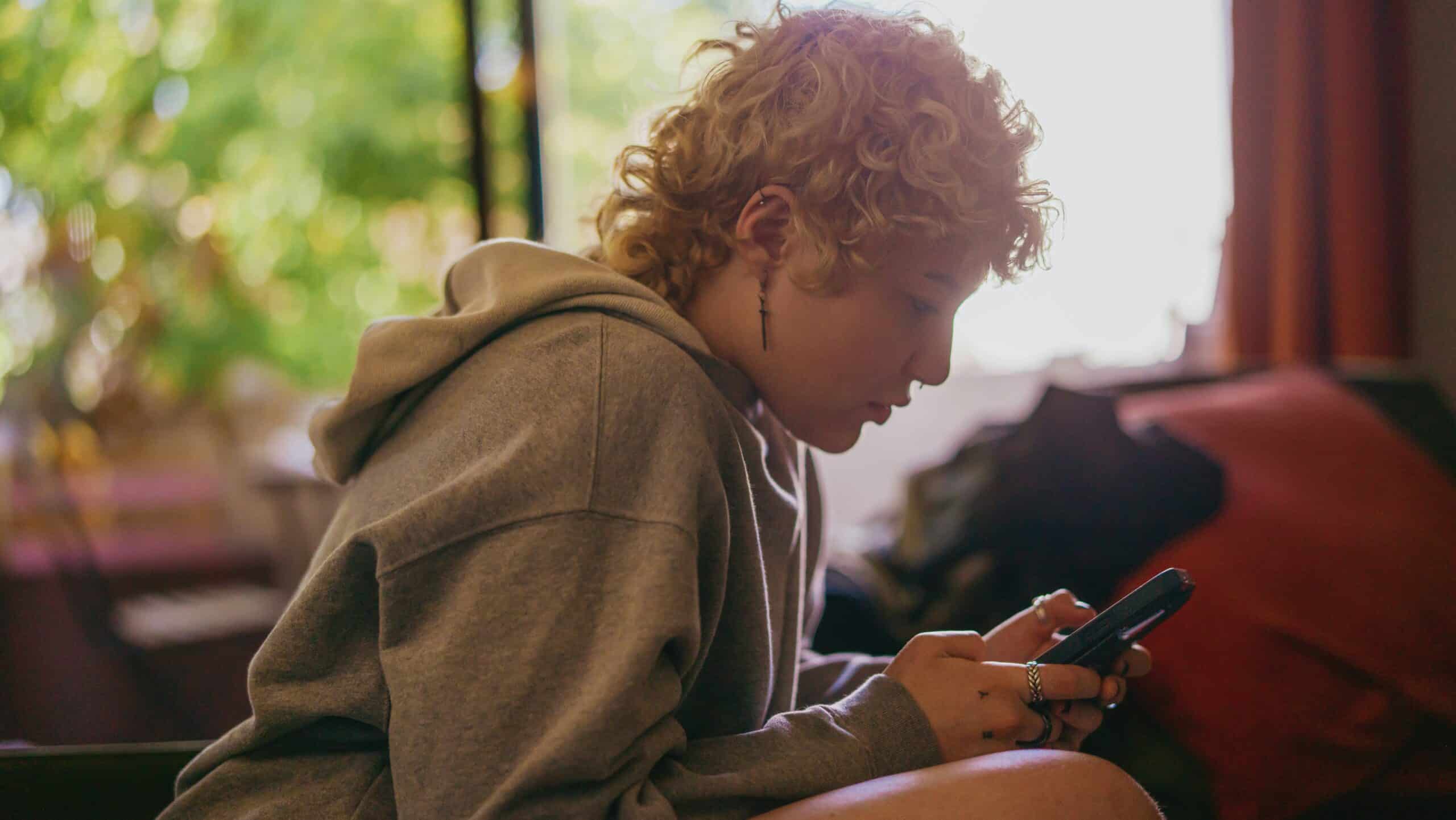 menores verificación de edad móvil